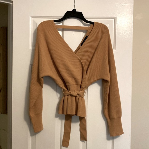 NWT ZESICA wrap sweater with cinch waist with tie and batwing sleeves size med - Picture 1 of 3